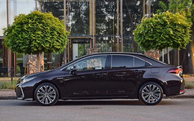Toyota Corolla cena 83700 przebieg: 38800, rok produkcji 2019 z Sochaczew małe 704